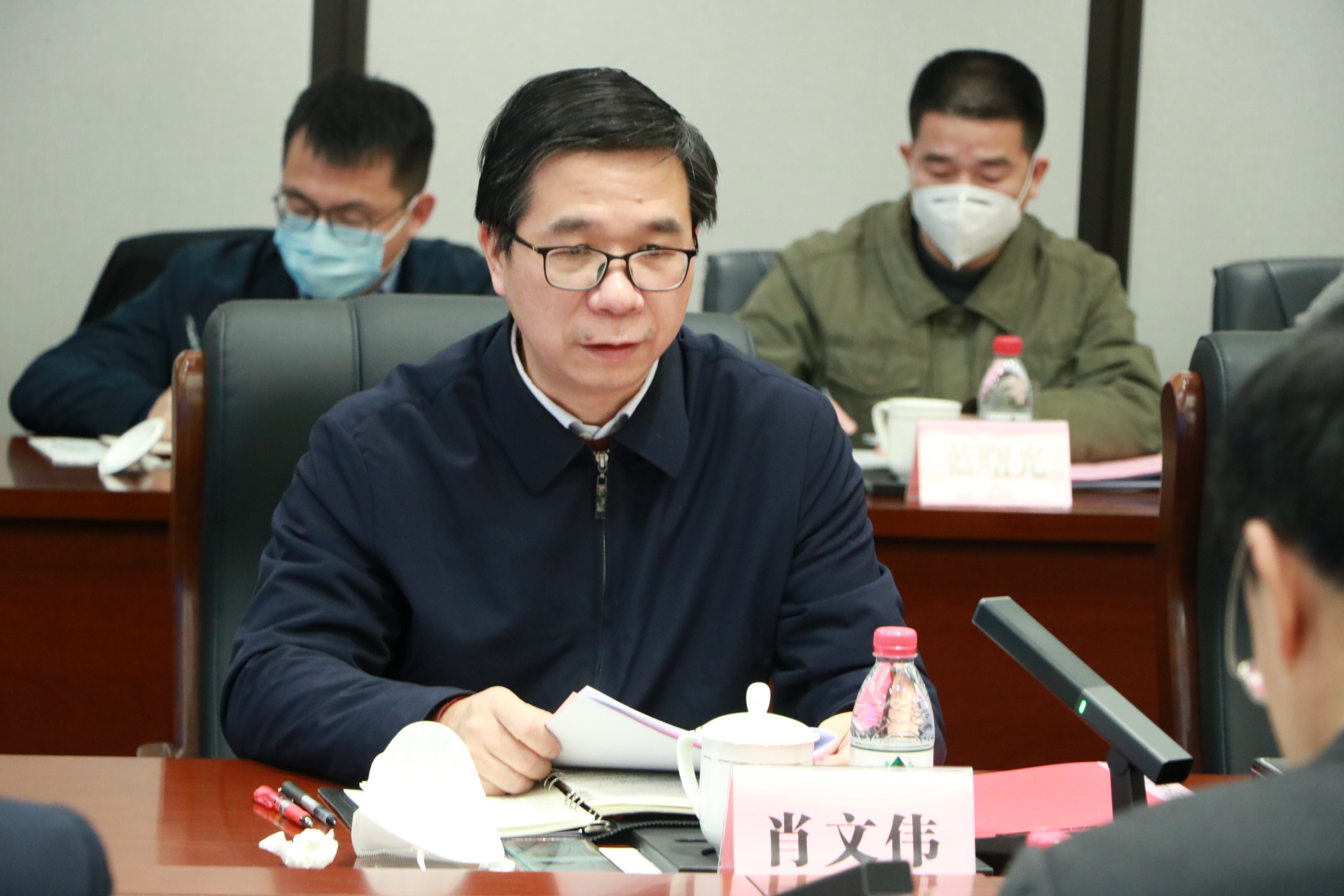 肖文伟带队调研旅游集团并慰问干部职工